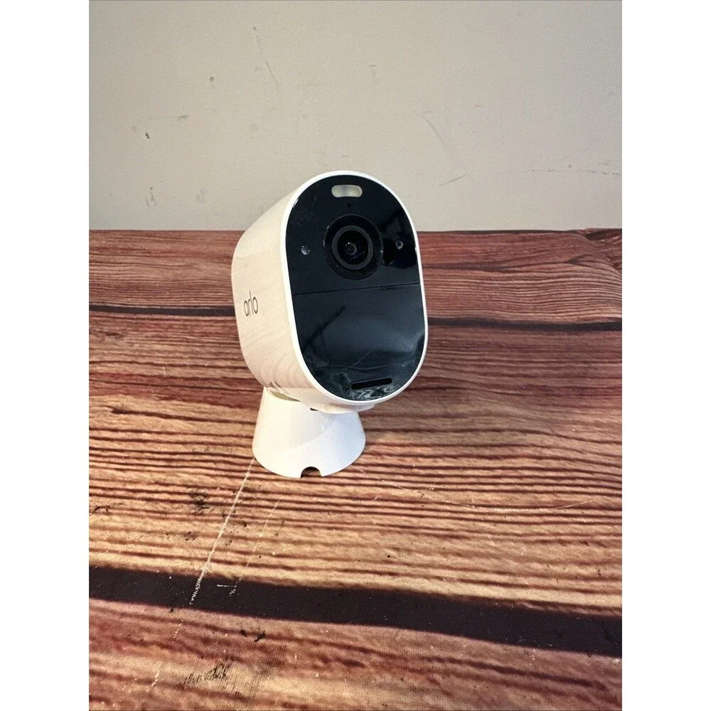 Netgear Arlo Essential VMC2030 Spotlight Wireless Indoor/Outdoor Camera White